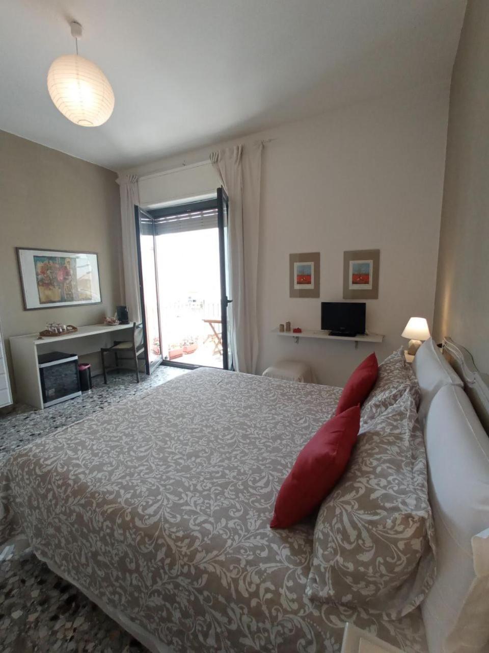 Отель Myhouse Ольбия Экстерьер фото